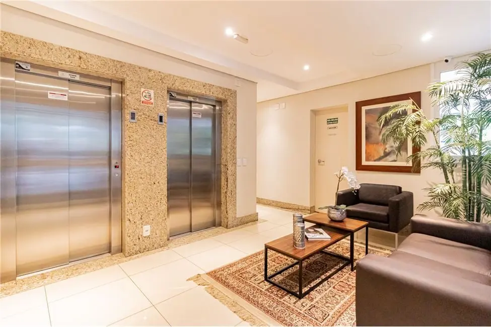 Apartamento com 3 quartos à venda, 112m2 em Moinhos de Vento, Porto Alegre - RS - imagem 4 Foto 4 de Apartamento com 3 quartos à venda, 112m2 em Moinhos de Vento, Porto Alegre - RS