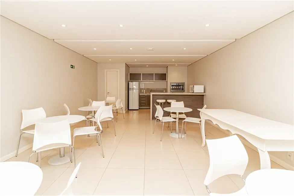 Apartamento com 3 quartos à venda, 112m2 em Moinhos de Vento, Porto Alegre - RS - imagem 6 Foto 6 de Apartamento com 3 quartos à venda, 112m2 em Moinhos de Vento, Porto Alegre - RS