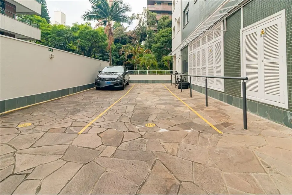 Apartamento com 3 quartos à venda, 112m2 em Moinhos de Vento, Porto Alegre - RS - imagem 5 Foto 5 de Apartamento com 3 quartos à venda, 112m2 em Moinhos de Vento, Porto Alegre - RS