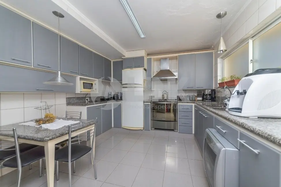 Apartamento com 3 quartos à venda, 190m2 em Moinhos de Vento, Porto Alegre - RS - imagem 4 Foto 4 de Apartamento com 3 quartos à venda, 190m2 em Moinhos de Vento, Porto Alegre - RS