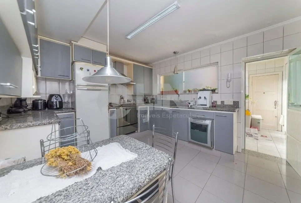 Apartamento com 3 quartos à venda, 190m2 em Moinhos de Vento, Porto Alegre - RS - imagem 7 Foto 7 de Apartamento com 3 quartos à venda, 190m2 em Moinhos de Vento, Porto Alegre - RS