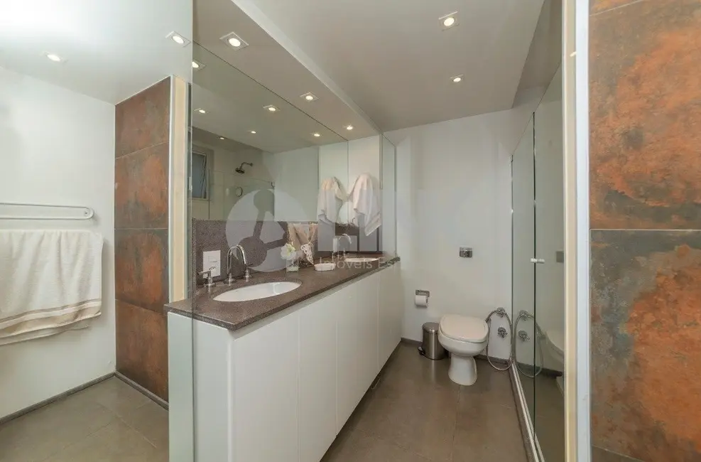 Apartamento com 3 quartos à venda, 190m2 em Moinhos de Vento, Porto Alegre - RS - imagem 6 Foto 6 de Apartamento com 3 quartos à venda, 190m2 em Moinhos de Vento, Porto Alegre - RS