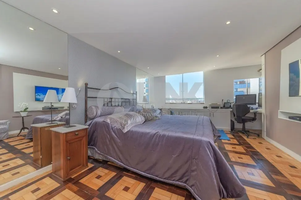 Apartamento com 3 quartos à venda, 190m2 em Moinhos de Vento, Porto Alegre - RS - imagem 5 Foto 5 de Apartamento com 3 quartos à venda, 190m2 em Moinhos de Vento, Porto Alegre - RS