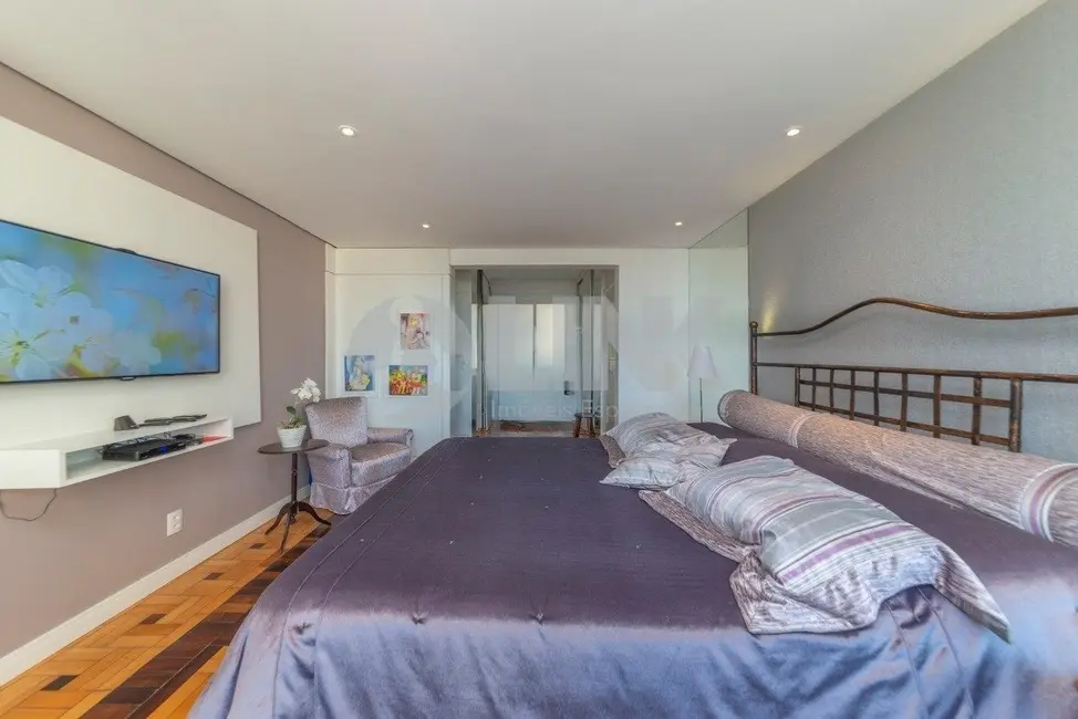 Apartamento com 3 quartos à venda, 190m2 em Moinhos de Vento, Porto Alegre - RS - imagem 9 Foto 9 de Apartamento com 3 quartos à venda, 190m2 em Moinhos de Vento, Porto Alegre - RS