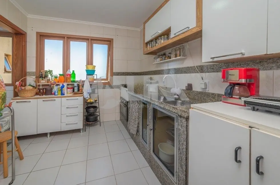 Apartamento com 3 quartos à venda, 154m2 em Teresópolis, Porto Alegre - RS - imagem 8 Foto 8 de Apartamento com 3 quartos à venda, 154m2 em Teresópolis, Porto Alegre - RS