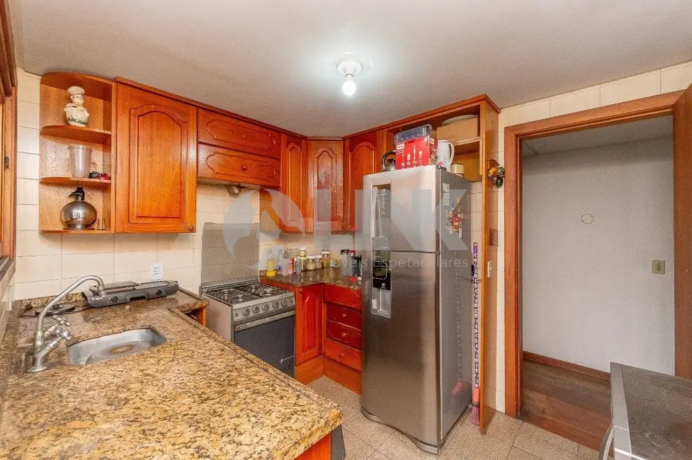 Apartamento com 3 quartos à venda, 165m2 em Petrópolis, Porto Alegre - RS - imagem 9 Foto 9 de Apartamento com 3 quartos à venda, 165m2 em Petrópolis, Porto Alegre - RS