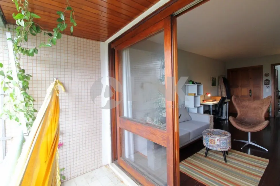 Apartamento com 2 quartos à venda, 90m2 em Mont Serrat, Porto Alegre - RS - imagem 4 Foto 4 de Apartamento com 2 quartos à venda, 90m2 em Mont Serrat, Porto Alegre - RS