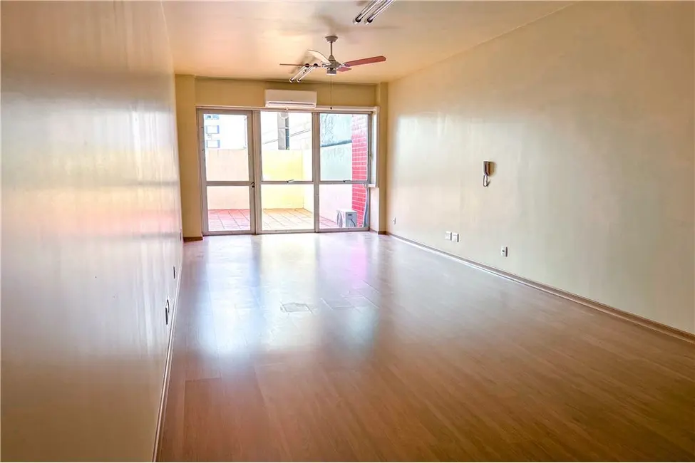 Sala Comercial à venda, 67m2 em Rio Branco, Porto Alegre - RS - imagem 6 Foto 6 de Sala Comercial à venda, 67m2 em Rio Branco, Porto Alegre - RS