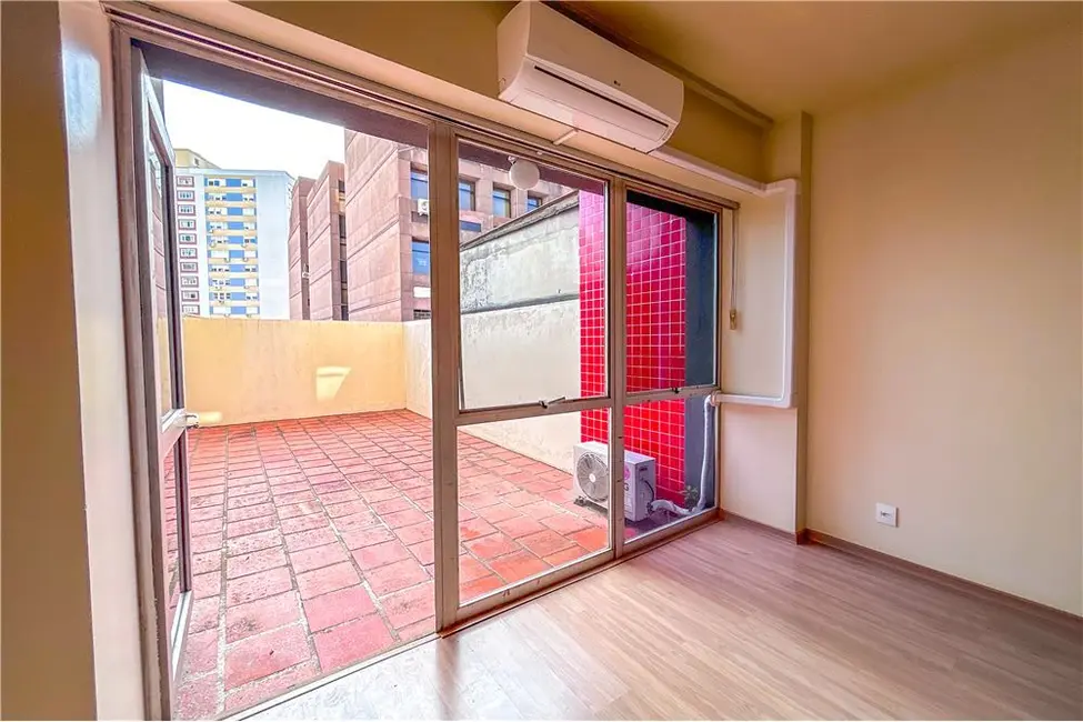 Sala Comercial à venda, 67m2 em Rio Branco, Porto Alegre - RS - imagem 5 Foto 5 de Sala Comercial à venda, 67m2 em Rio Branco, Porto Alegre - RS