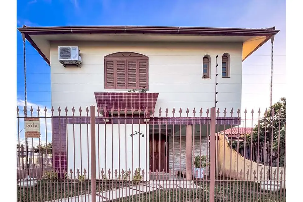 Casa com 3 quartos à venda, 256m2 em Igara, Canoas - RS - imagem 8 Foto 8 de Casa com 3 quartos à venda, 256m2 em Igara, Canoas - RS