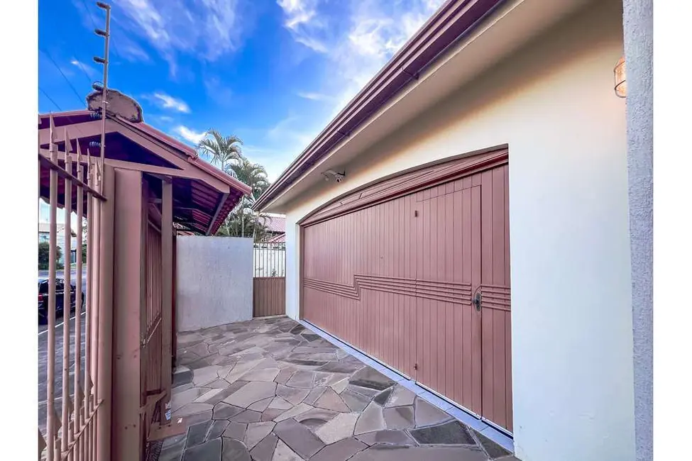 Casa com 3 quartos à venda, 256m2 em Igara, Canoas - RS - imagem 3 Foto 3 de Casa com 3 quartos à venda, 256m2 em Igara, Canoas - RS