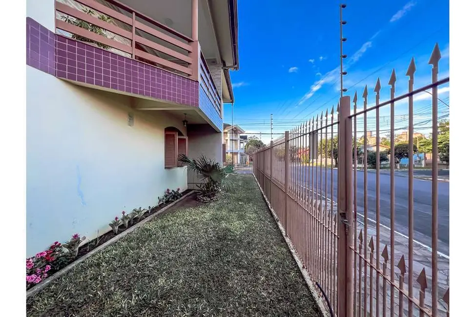 Casa com 3 quartos à venda, 256m2 em Igara, Canoas - RS - imagem 4 Foto 4 de Casa com 3 quartos à venda, 256m2 em Igara, Canoas - RS
