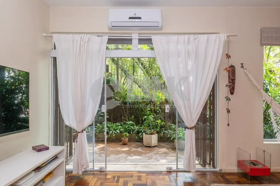 Apartamento com 3 quartos à venda, 126m2 em Moinhos de Vento, Porto Alegre - RS - imagem 3 Foto 3 de Apartamento com 3 quartos à venda, 126m2 em Moinhos de Vento, Porto Alegre - RS