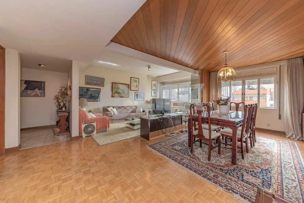 Apartamento com 3 quartos à venda, 172m2 em Rio Branco, Porto Alegre - RS - imagem 2 Foto 2 de Apartamento com 3 quartos à venda, 172m2 em Rio Branco, Porto Alegre - RS