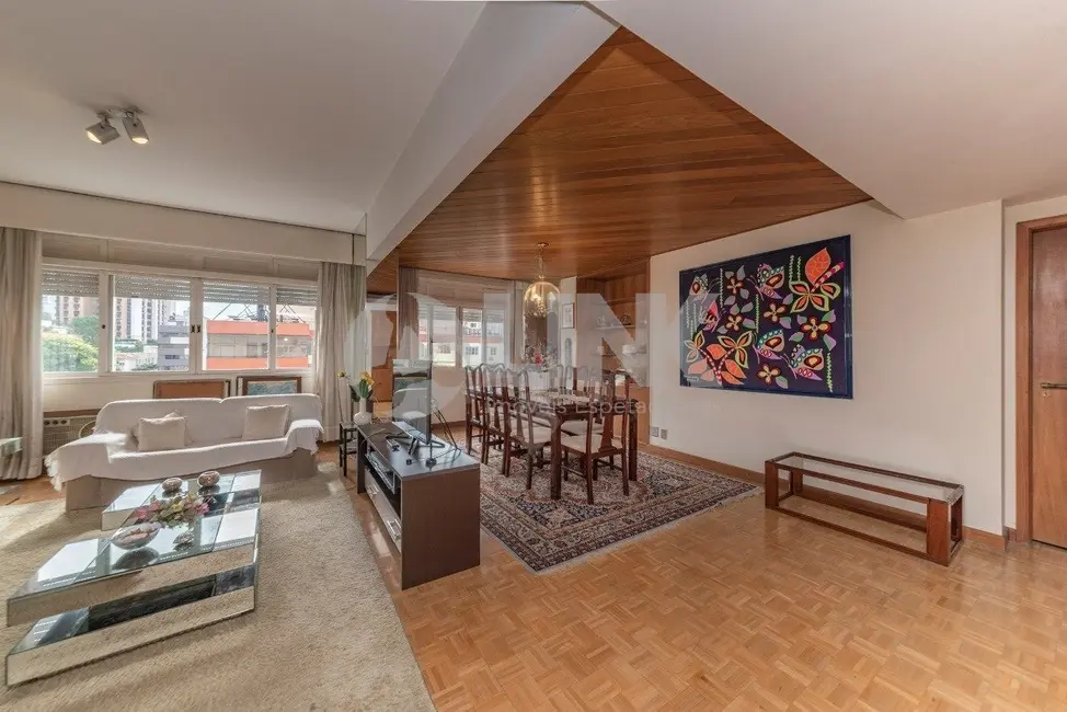 Apartamento com 3 quartos à venda, 172m2 em Rio Branco, Porto Alegre - RS - imagem 1 Foto 1 de Apartamento com 3 quartos à venda, 172m2 em Rio Branco, Porto Alegre - RS