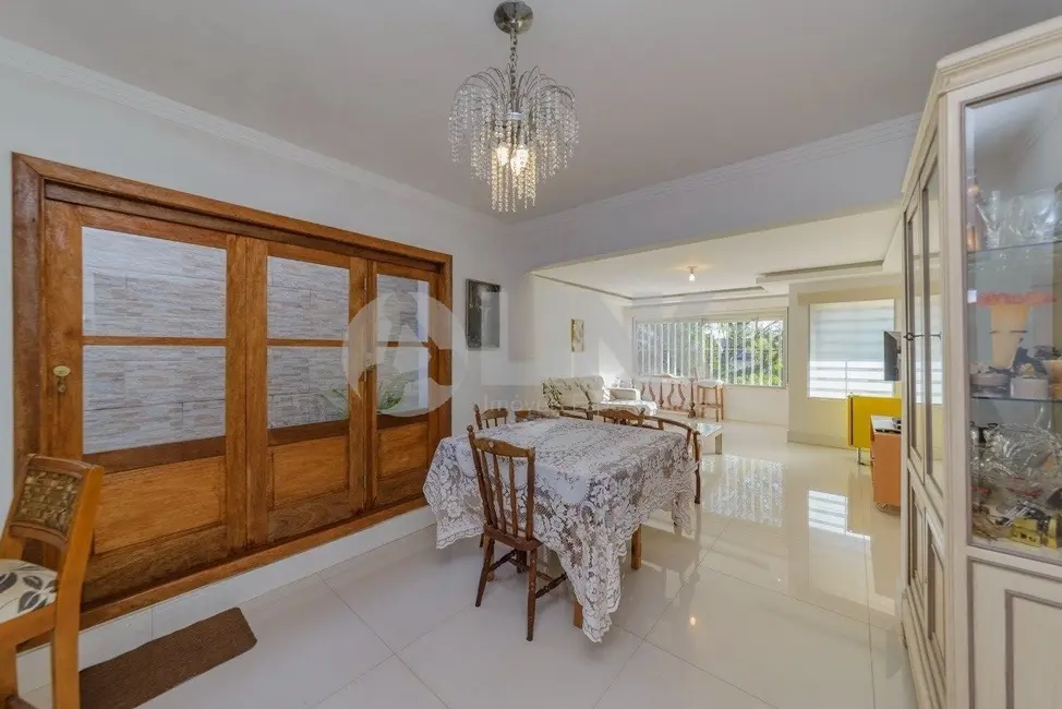 Casa com 3 quartos à venda, 147m2 em Chácara das Pedras, Porto Alegre - RS - imagem 4 Foto 4 de Casa com 3 quartos à venda, 147m2 em Chácara das Pedras, Porto Alegre - RS