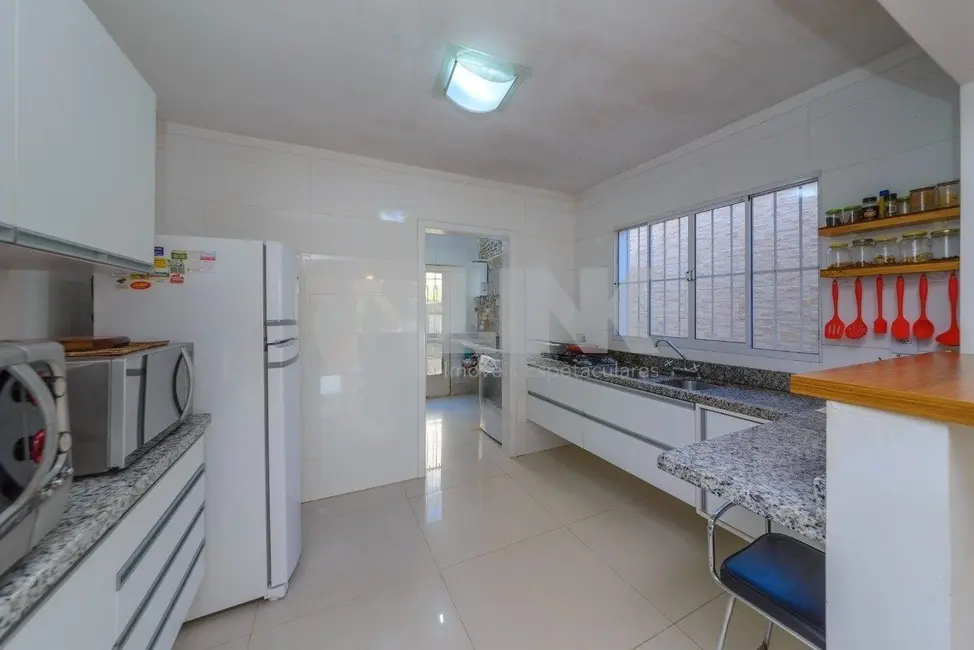 Casa com 3 quartos à venda, 147m2 em Chácara das Pedras, Porto Alegre - RS - imagem 5 Foto 5 de Casa com 3 quartos à venda, 147m2 em Chácara das Pedras, Porto Alegre - RS
