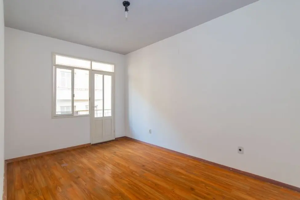 Foto 3 de Apartamento com 2 quartos à venda, 56m2 em Floresta, Porto Alegre - RS