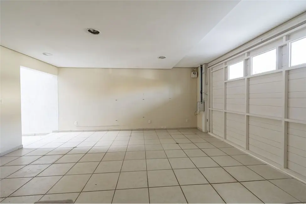 Casa com 4 quartos à venda, 500m2 em Canoas - RS - imagem 3 Foto 3 de Casa com 4 quartos à venda, 500m2 em Canoas - RS