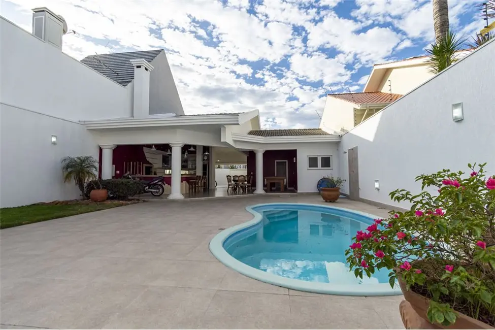 Casa com 4 quartos à venda, 500m2 em Canoas - RS - imagem 7 Foto 7 de Casa com 4 quartos à venda, 500m2 em Canoas - RS