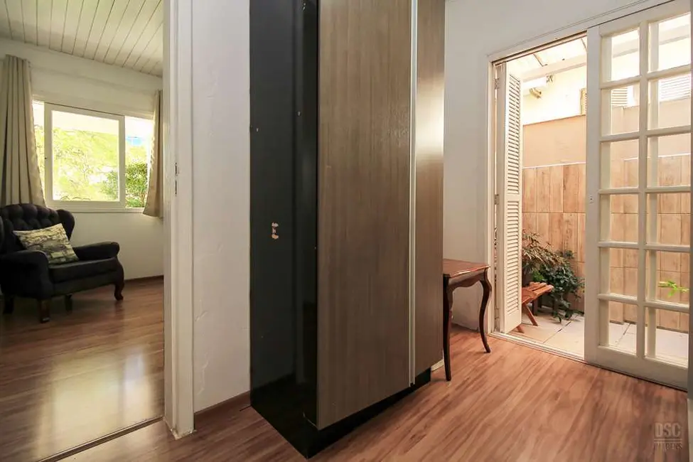 Casa com 2 quartos à venda, 99m2 em Espírito Santo, Porto Alegre - RS - imagem 2 Foto 2 de Casa com 2 quartos à venda, 99m2 em Espírito Santo, Porto Alegre - RS