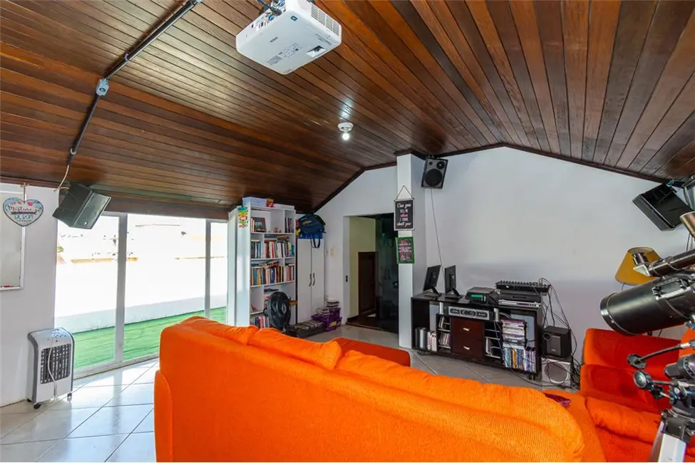 Casa com 4 quartos à venda, 294m2 em Canoas - RS - imagem 7 Foto 7 de Casa com 4 quartos à venda, 294m2 em Canoas - RS