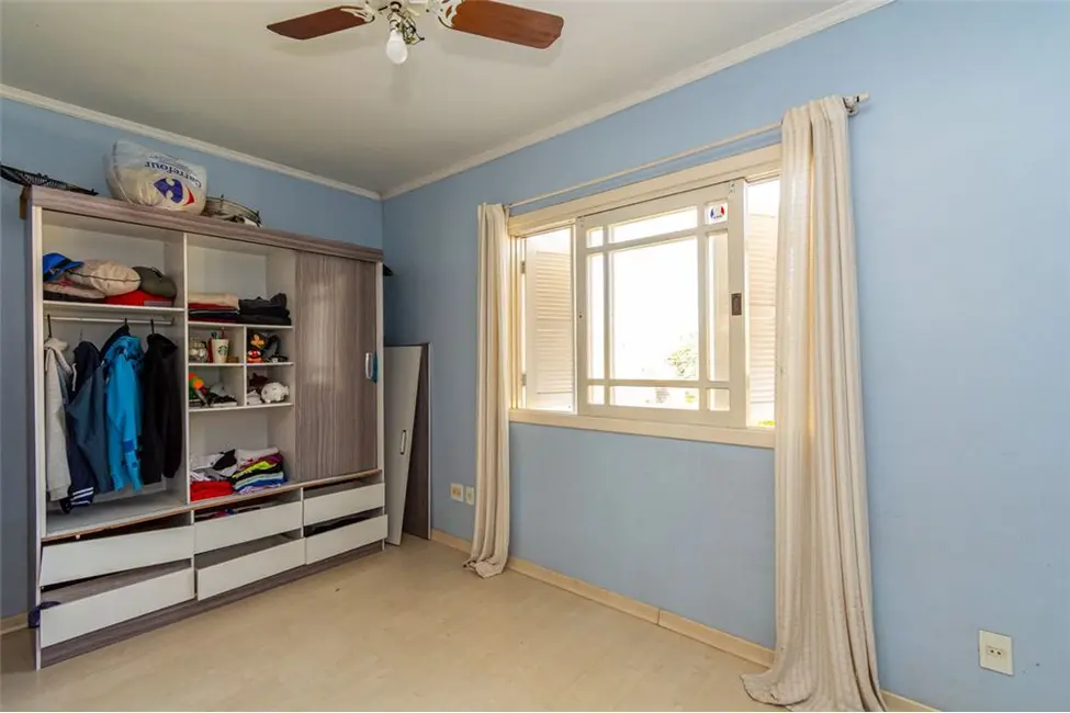 Casa com 4 quartos à venda, 294m2 em Canoas - RS - imagem 3 Foto 3 de Casa com 4 quartos à venda, 294m2 em Canoas - RS