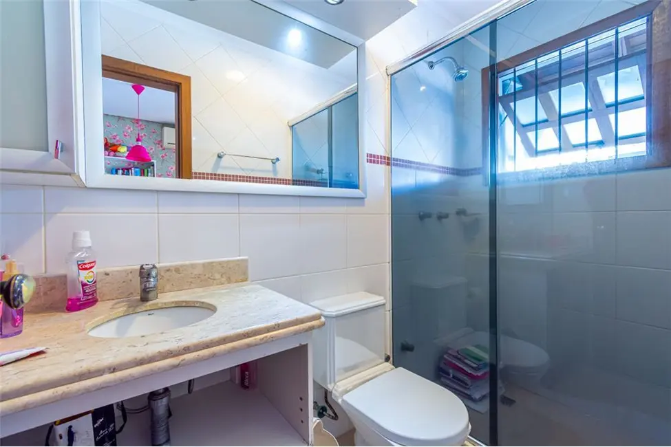 Casa com 4 quartos à venda, 270m2 em Canoas - RS - imagem 8 Foto 8 de Casa com 4 quartos à venda, 270m2 em Canoas - RS