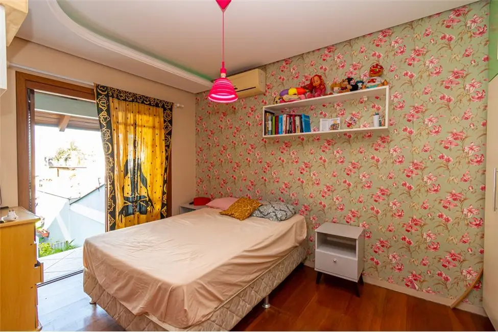Casa com 4 quartos à venda, 270m2 em Canoas - RS - imagem 4 Foto 4 de Casa com 4 quartos à venda, 270m2 em Canoas - RS