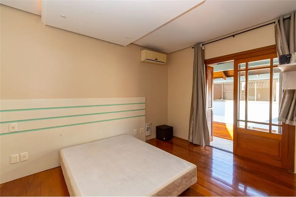 Casa com 4 quartos à venda, 270m2 em Canoas - RS - imagem 9 Foto 9 de Casa com 4 quartos à venda, 270m2 em Canoas - RS