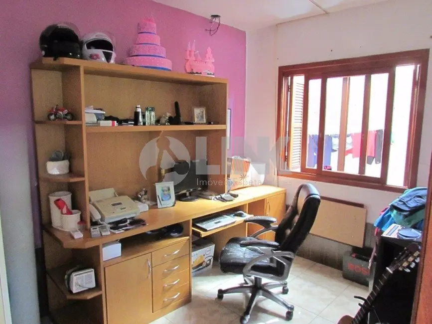 Casa com 4 quartos à venda, 200m2 em Jardim Carvalho, Porto Alegre - RS - imagem 4 Foto 4 de Casa com 4 quartos à venda, 200m2 em Jardim Carvalho, Porto Alegre - RS