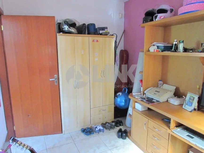 Casa com 4 quartos à venda, 200m2 em Jardim Carvalho, Porto Alegre - RS - imagem 5 Foto 5 de Casa com 4 quartos à venda, 200m2 em Jardim Carvalho, Porto Alegre - RS