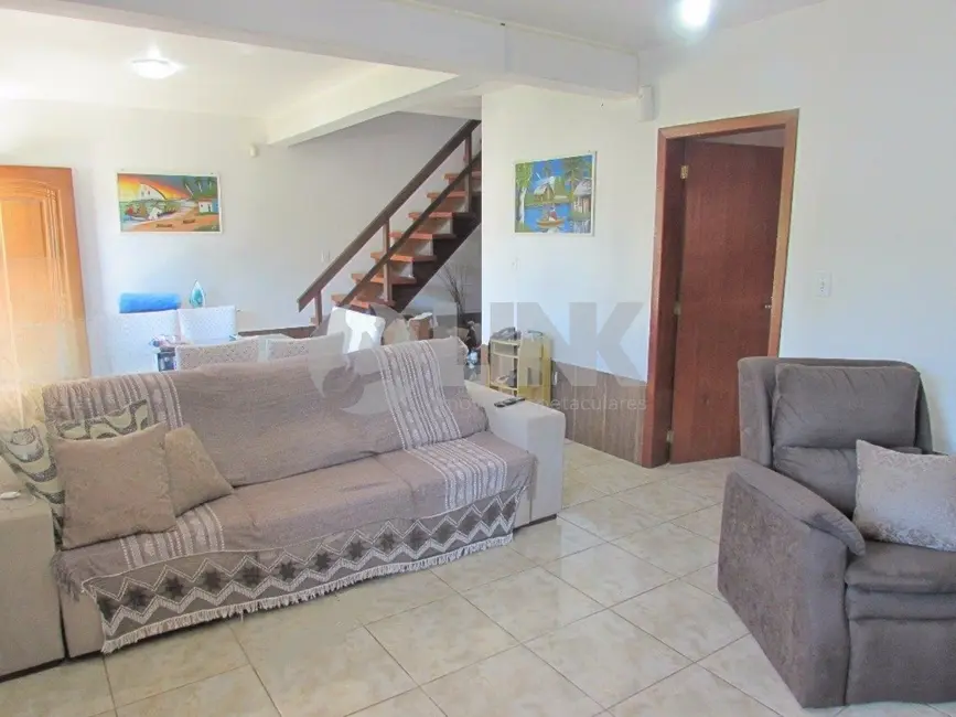 Casa com 4 quartos à venda, 200m2 em Jardim Carvalho, Porto Alegre - RS - imagem 3 Foto 3 de Casa com 4 quartos à venda, 200m2 em Jardim Carvalho, Porto Alegre - RS