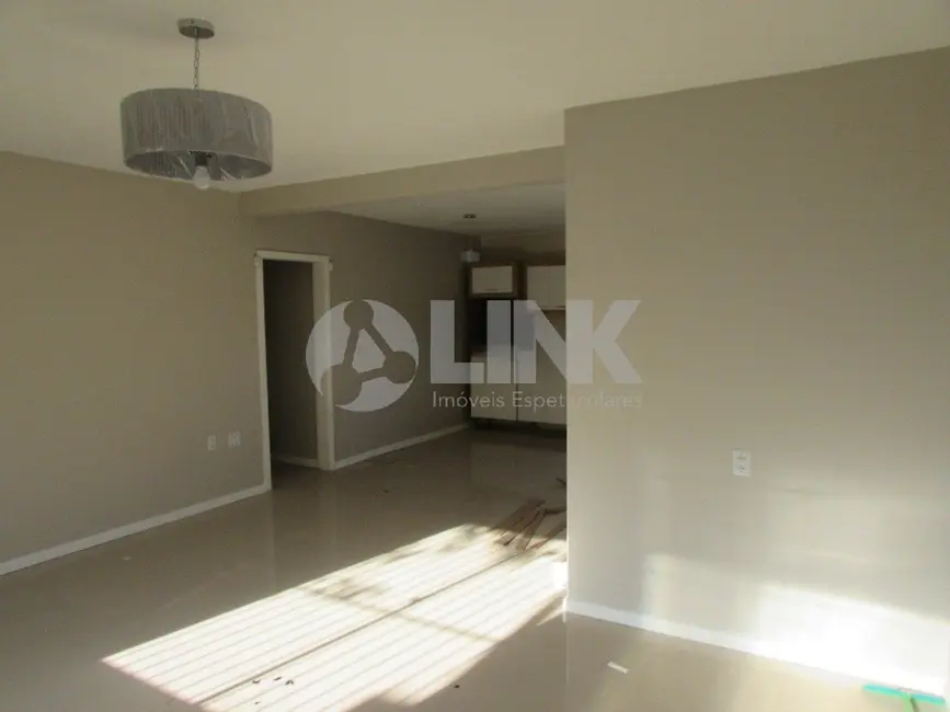 Casa com 3 quartos à venda, 150m2 em Jardim Carvalho, Porto Alegre - RS - imagem 3 Foto 3 de Casa com 3 quartos à venda, 150m2 em Jardim Carvalho, Porto Alegre - RS