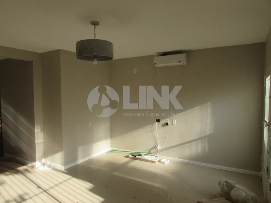 Casa com 3 quartos à venda, 150m2 em Jardim Carvalho, Porto Alegre - RS - imagem 4 Foto 4 de Casa com 3 quartos à venda, 150m2 em Jardim Carvalho, Porto Alegre - RS