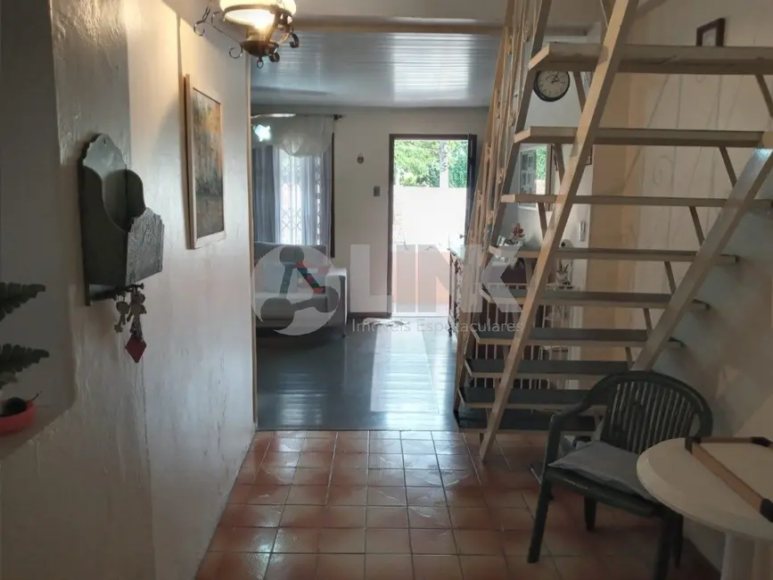 Casa com 3 quartos à venda, 138m2 em Jardim Carvalho, Porto Alegre - RS - imagem 2 Foto 2 de Casa com 3 quartos à venda, 138m2 em Jardim Carvalho, Porto Alegre - RS