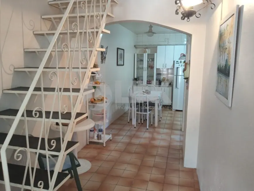 Casa com 3 quartos à venda, 138m2 em Jardim Carvalho, Porto Alegre - RS - imagem 4 Foto 4 de Casa com 3 quartos à venda, 138m2 em Jardim Carvalho, Porto Alegre - RS