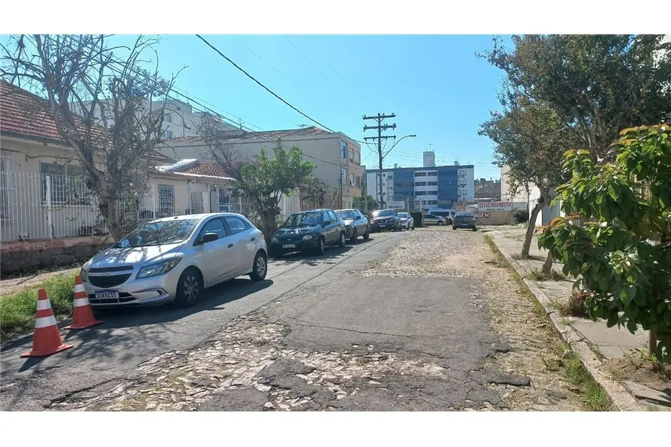 Foto 8 de Terreno / Lote à venda em Chácara das Pedras, Porto Alegre - RS
