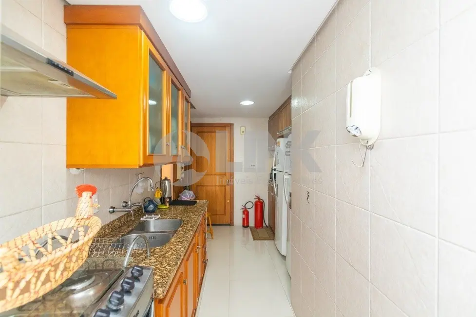 Foto 8 de Apartamento com 3 quartos à venda, 218m2 em Auxiliadora, Porto Alegre - RS