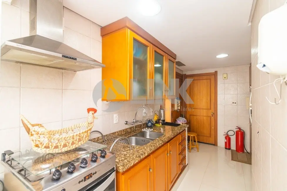 Foto 9 de Apartamento com 3 quartos à venda, 218m2 em Auxiliadora, Porto Alegre - RS