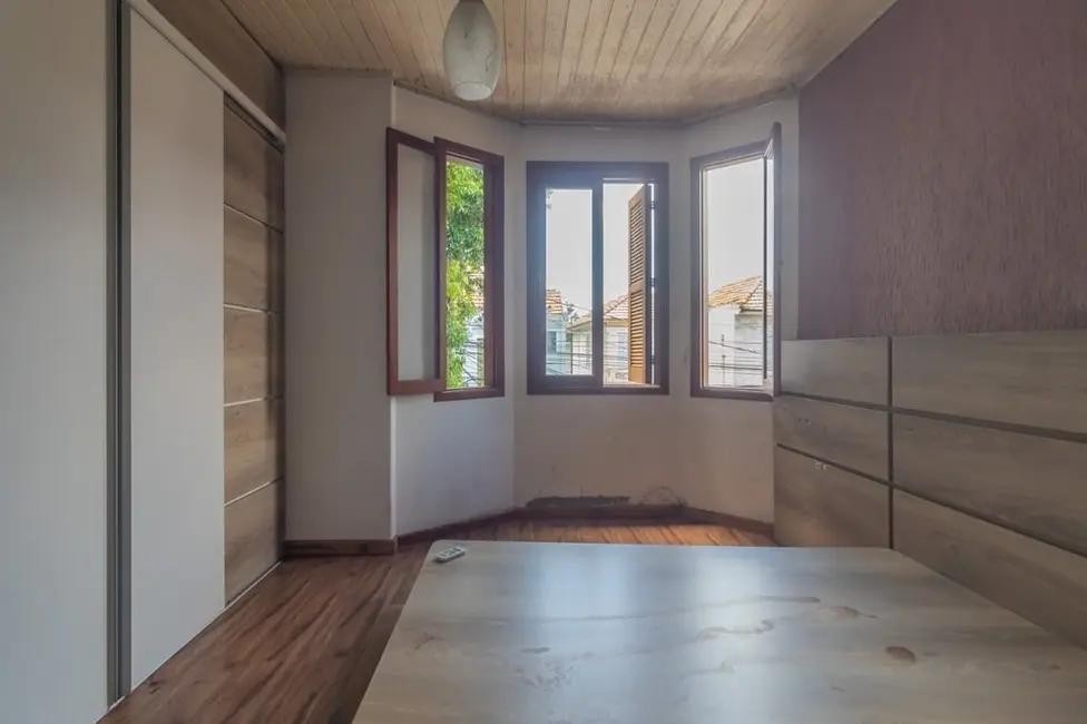 Casa com 3 quartos à venda, 160m2 em Floresta, Porto Alegre - RS - imagem 6 Foto 6 de Casa com 3 quartos à venda, 160m2 em Floresta, Porto Alegre - RS