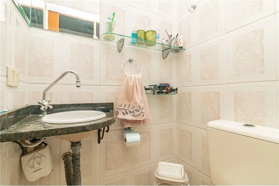 Foto 2 de Casa com 3 quartos à venda, 119m2 em Azenha, Porto Alegre - RS