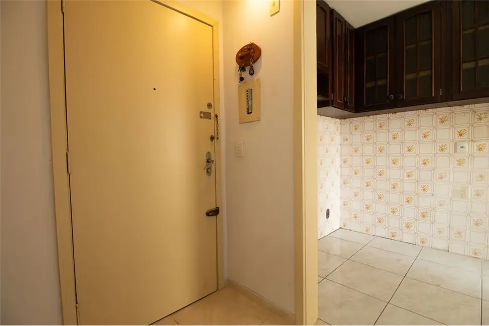 Foto 2 de Apartamento com 1 quarto à venda, 48m2 em Santa Cecília, Porto Alegre - RS