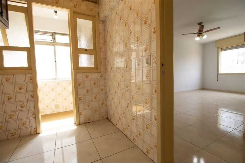 Foto 1 de Apartamento com 1 quarto à venda, 48m2 em Santa Cecília, Porto Alegre - RS