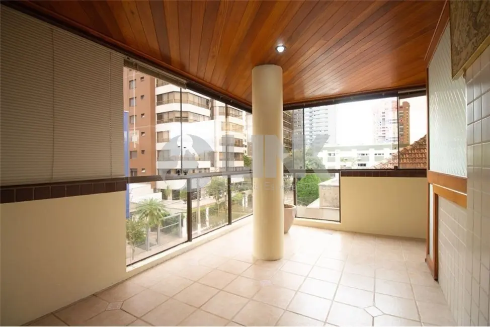 Apartamento com 3 quartos à venda, 158m2 em Menino Deus, Porto Alegre - RS - imagem 6 Foto 6 de Apartamento com 3 quartos à venda, 158m2 em Menino Deus, Porto Alegre - RS
