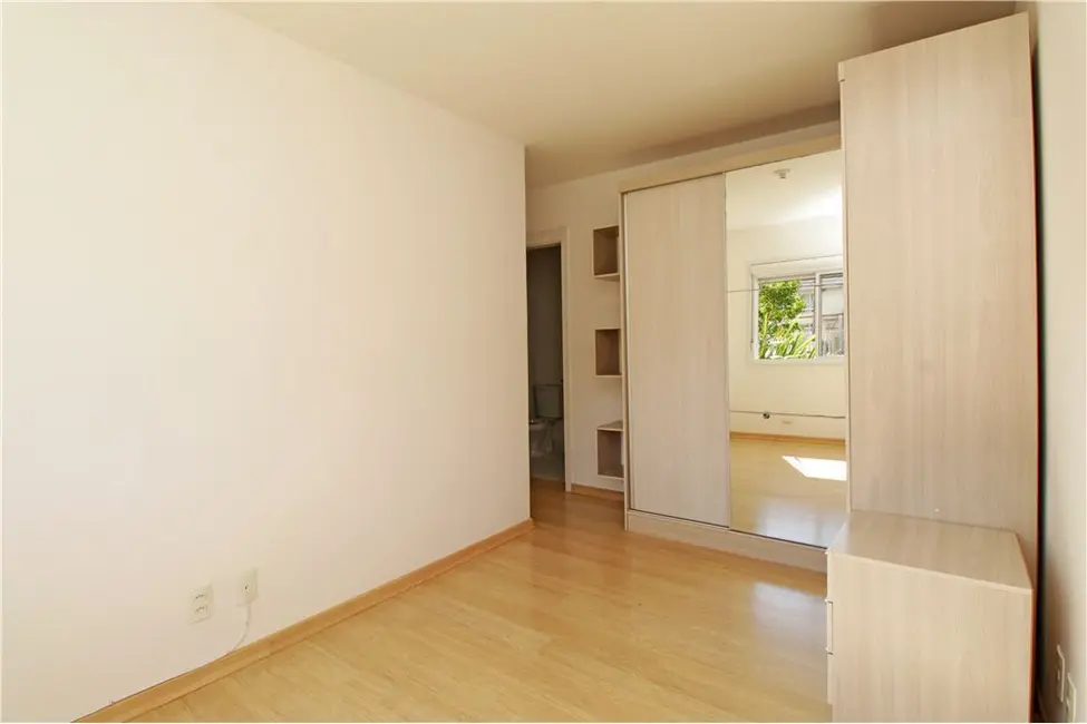 Foto 2 de Apartamento com 2 quartos à venda, 66m2 em Humaitá, Porto Alegre - RS