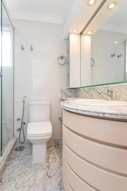 Apartamento com 4 quartos à venda, 217m2 em Petrópolis, Porto Alegre - RS - imagem 8 Foto 8 de Apartamento com 4 quartos à venda, 217m2 em Petrópolis, Porto Alegre - RS