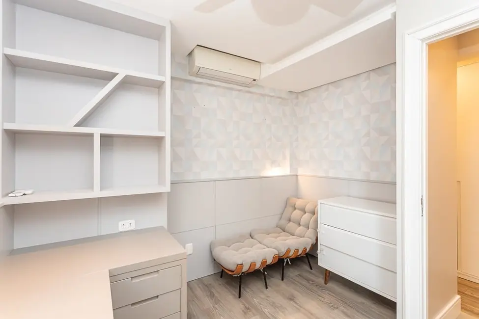 Apartamento com 4 quartos à venda, 217m2 em Petrópolis, Porto Alegre - RS - imagem 6 Foto 6 de Apartamento com 4 quartos à venda, 217m2 em Petrópolis, Porto Alegre - RS