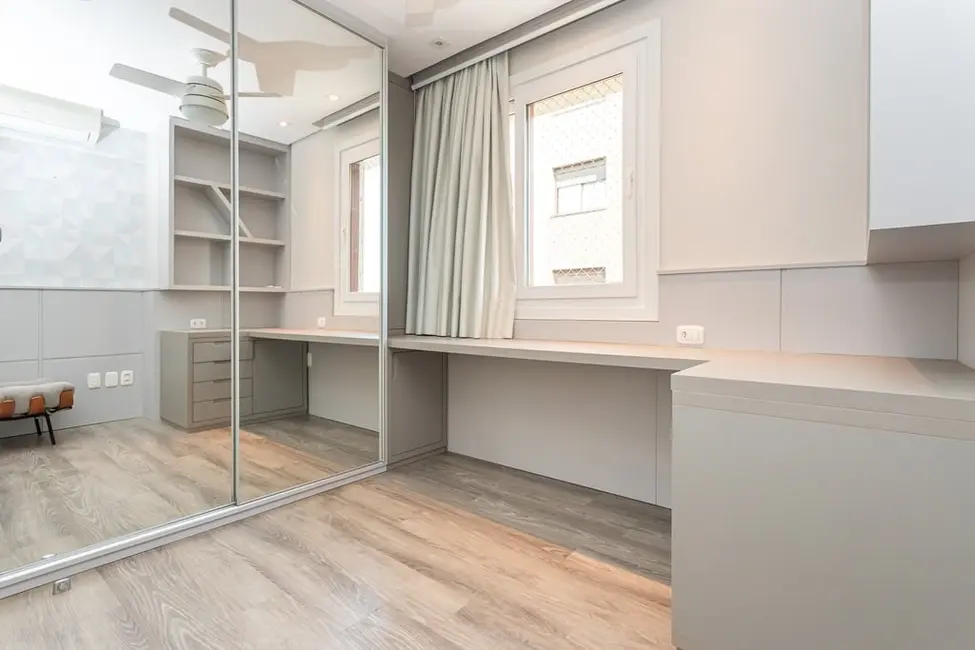 Apartamento com 4 quartos à venda, 217m2 em Petrópolis, Porto Alegre - RS - imagem 7 Foto 7 de Apartamento com 4 quartos à venda, 217m2 em Petrópolis, Porto Alegre - RS