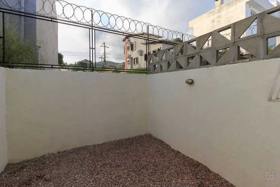 Foto 2 de Casa com 2 quartos à venda, 87m2 em Hípica, Porto Alegre - RS